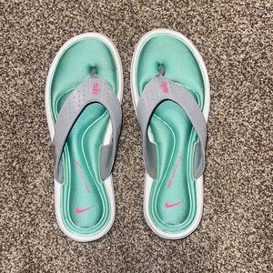 Nike flip flops comfort footbed